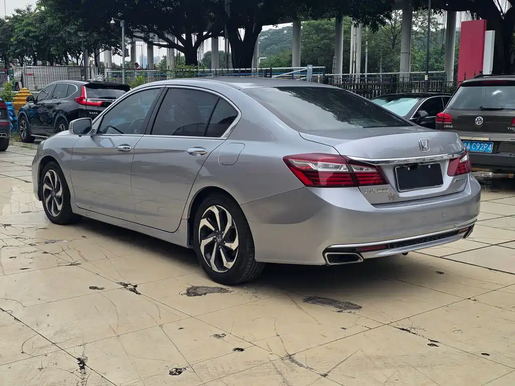 Honda Accord — миниатюра 20