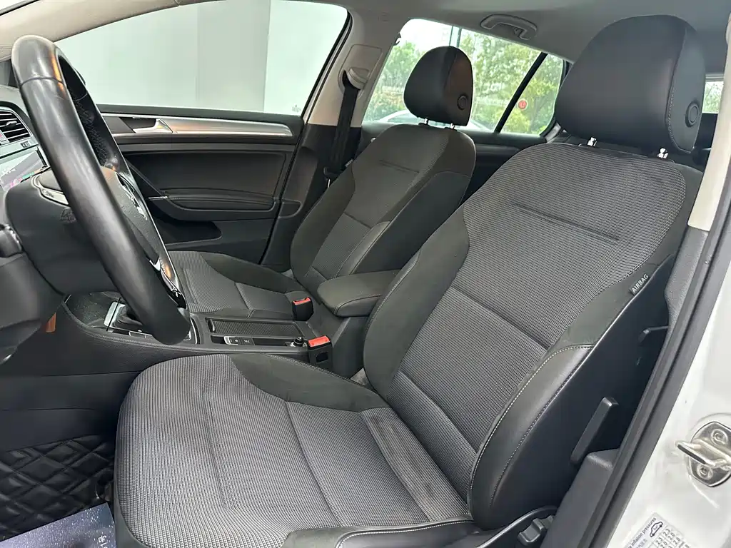 Volkswagen Golf — миниатюра 18