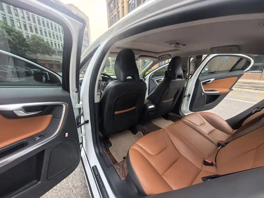 Volvo S60 — миниатюра 9