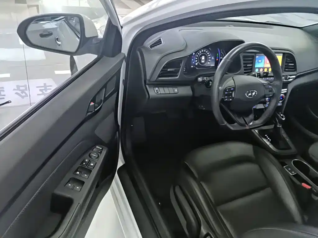 Hyundai Elantra — миниатюра 16