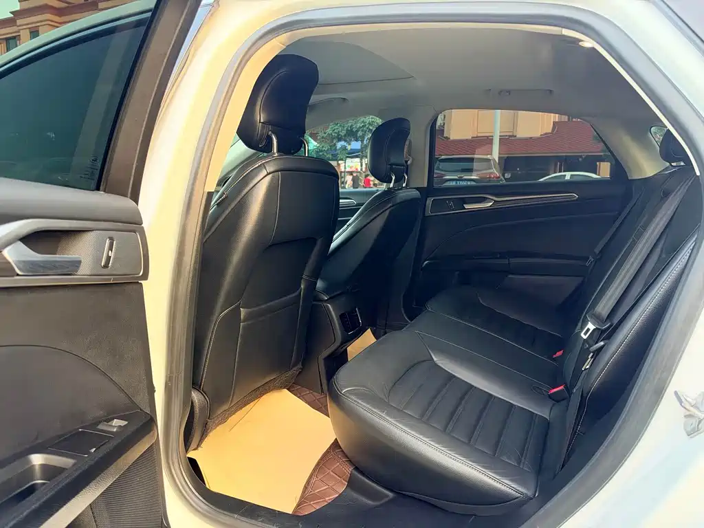 Ford Mondeo — миниатюра 7
