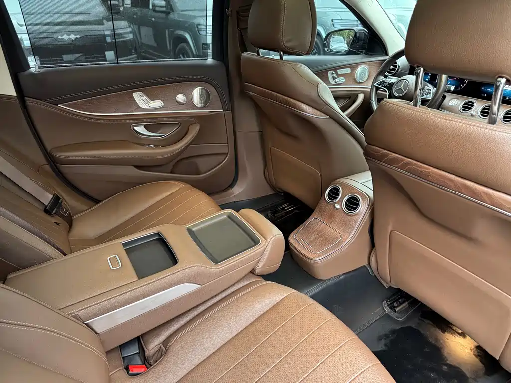 Mercedes-Benz E-Class — миниатюра 15