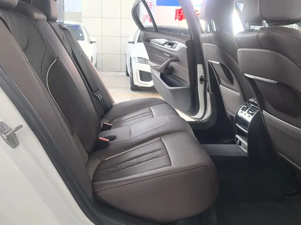 BMW 5 Series — миниатюра 14