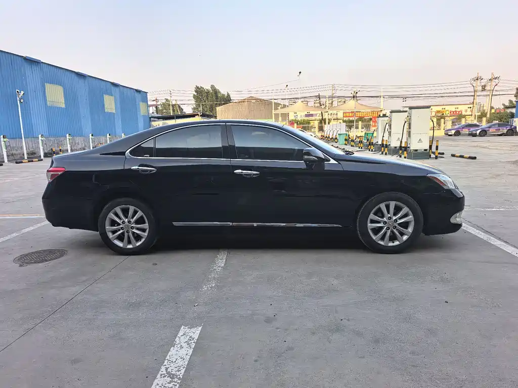 Lexus ES 2012 240