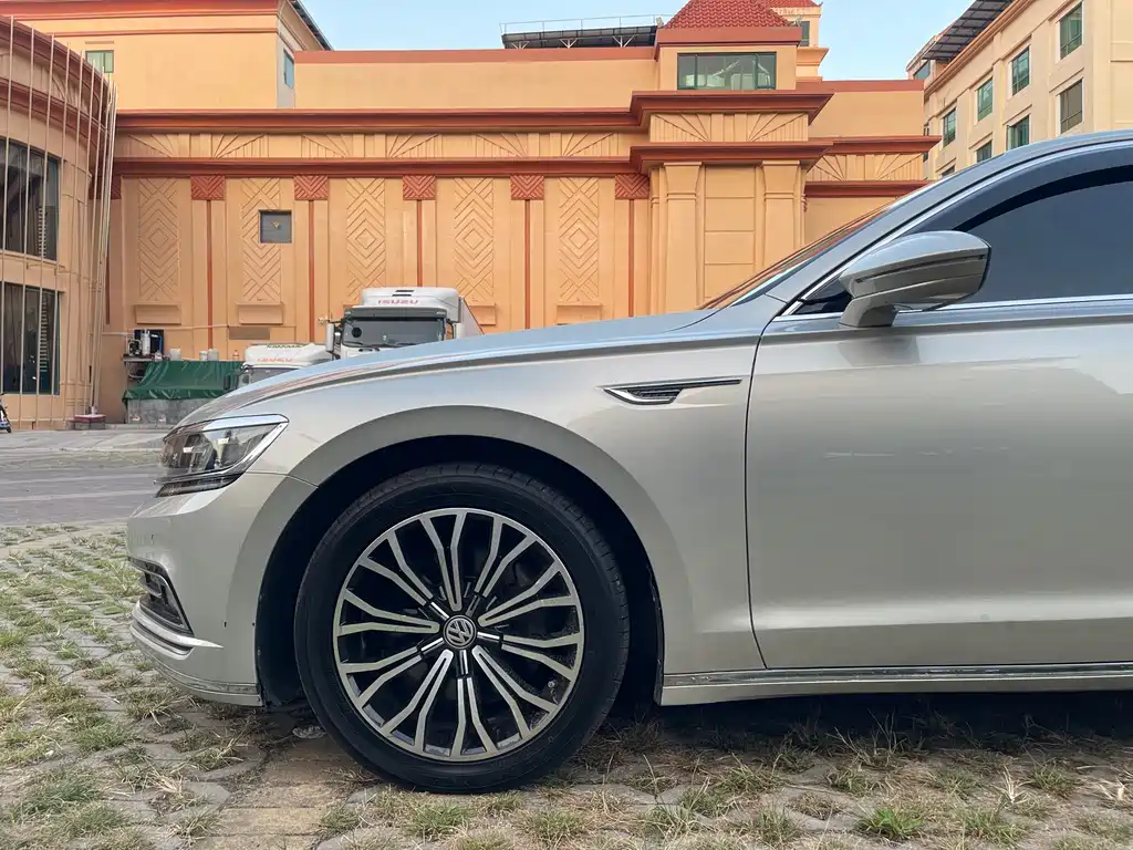 Volkswagen Phideon — миниатюра 5
