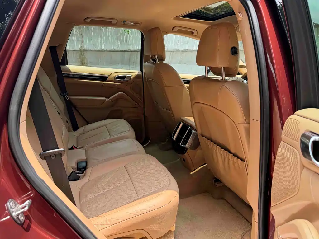 Porsche Cayenne — миниатюра 24