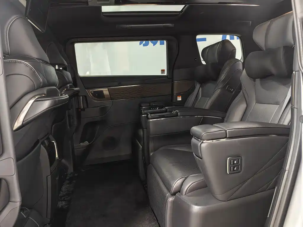 Toyota Vellfire — миниатюра 7