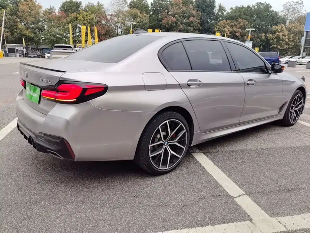 BMW 5 Series — миниатюра 7