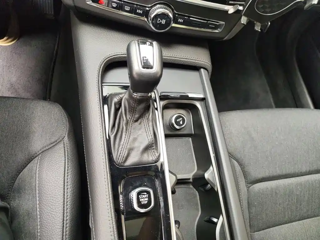 Volvo S90 2018 T4