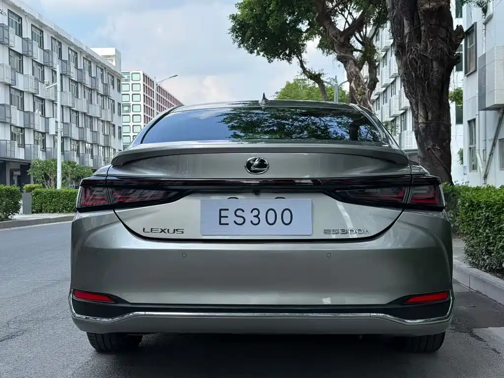 Lexus ES — миниатюра 8