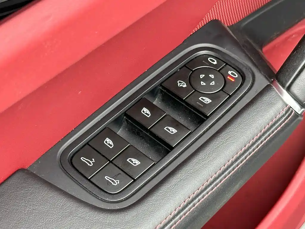 Porsche Cayenne — миниатюра 12
