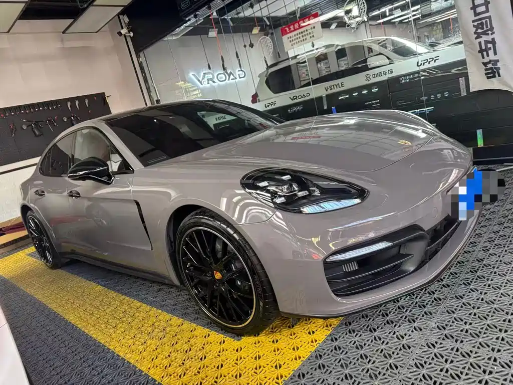 PORSCHE PANAMERA