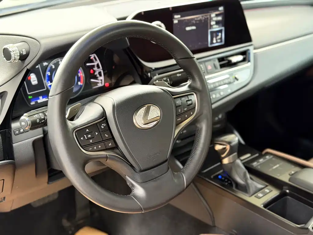 Lexus ES 2021 200