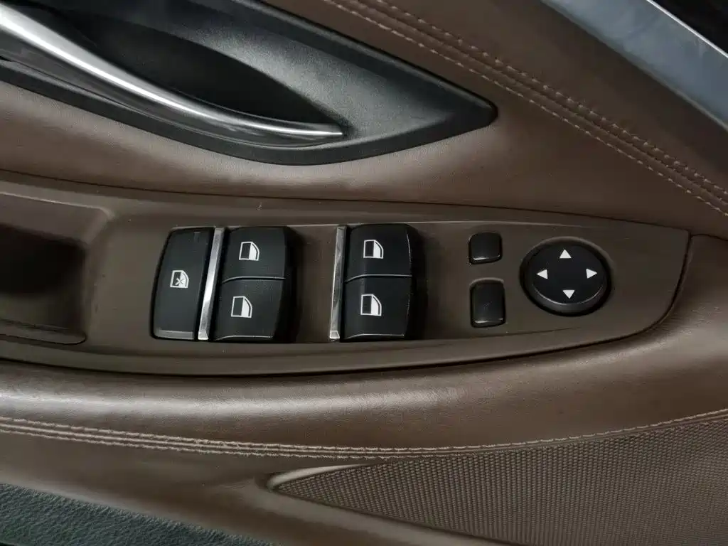 BMW 5 Series — миниатюра 9
