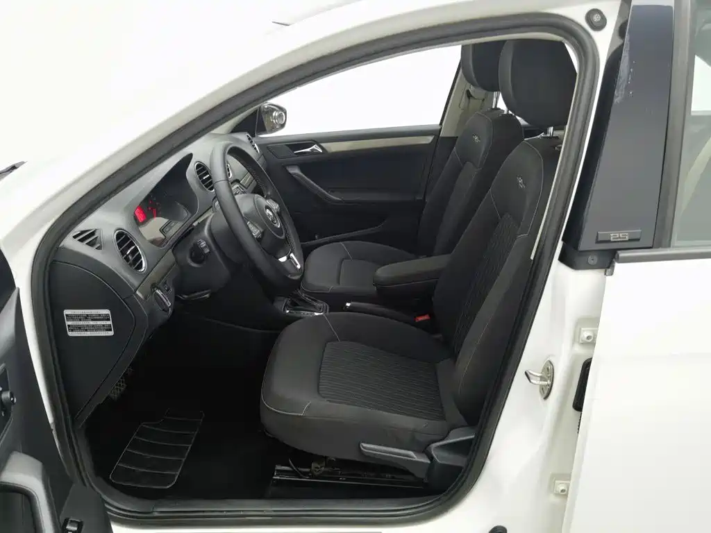 Volkswagen Jetta — миниатюра 10