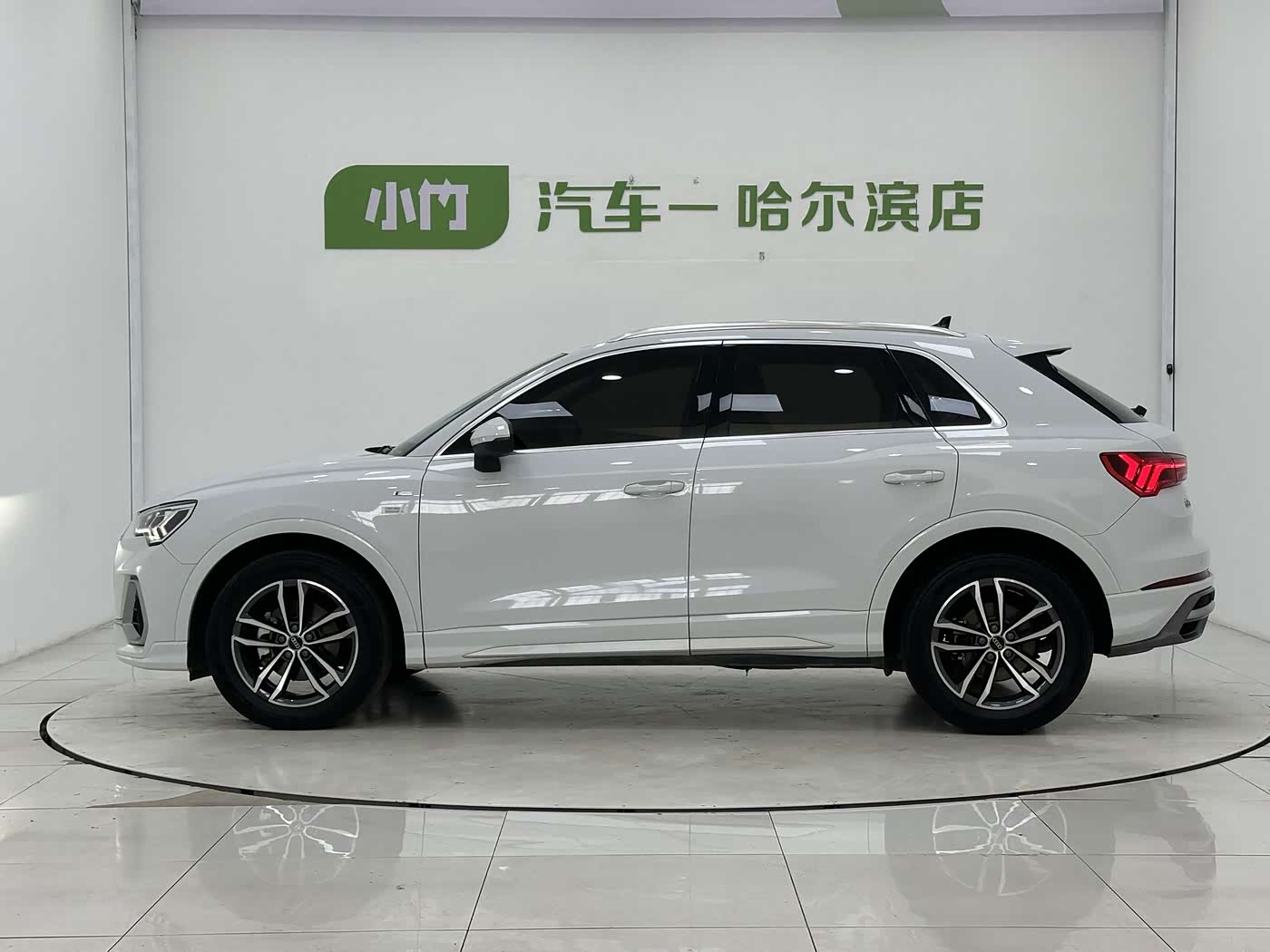 Audi Q3 1.4 л 2022 г. Белый, пробег 26000 км