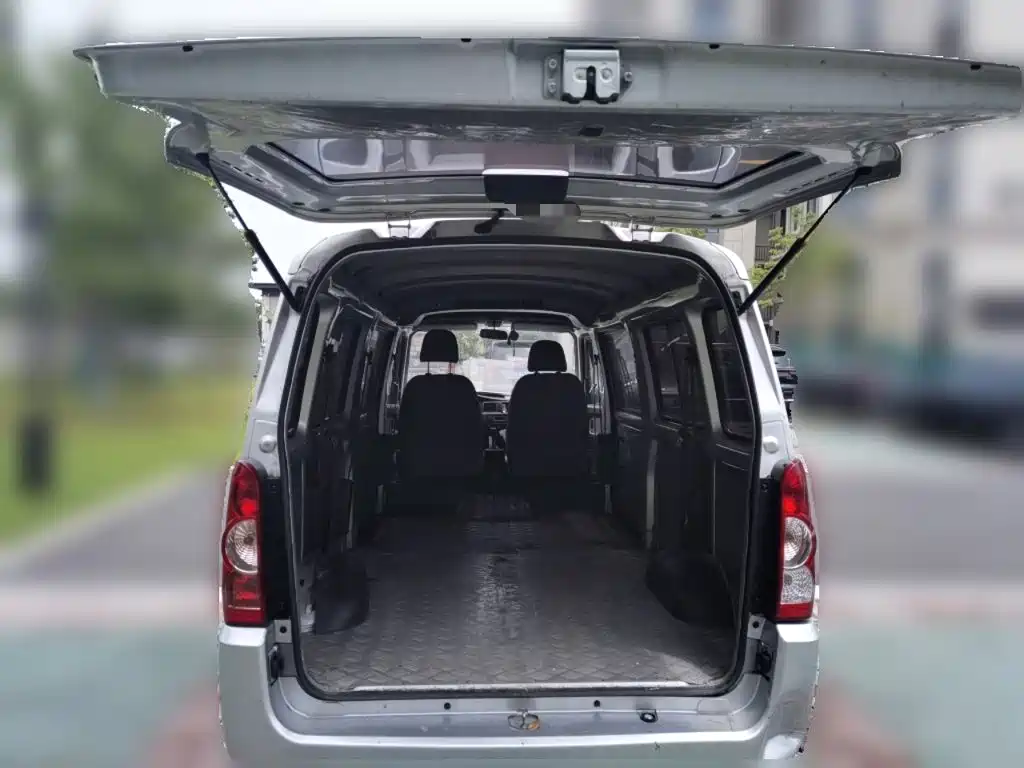 Wuling Rongguang S — миниатюра 10