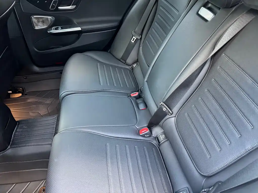 Mercedes-Benz C-Class — миниатюра 10