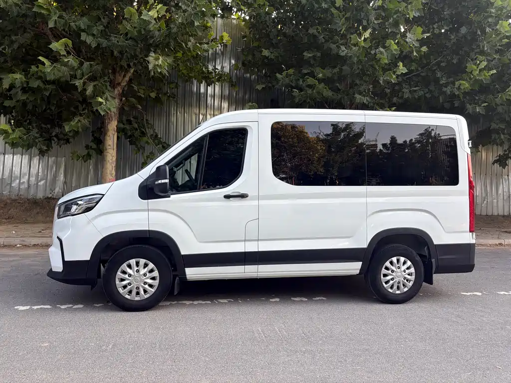 Maxus V90 2022 2.0T MT 6 мест