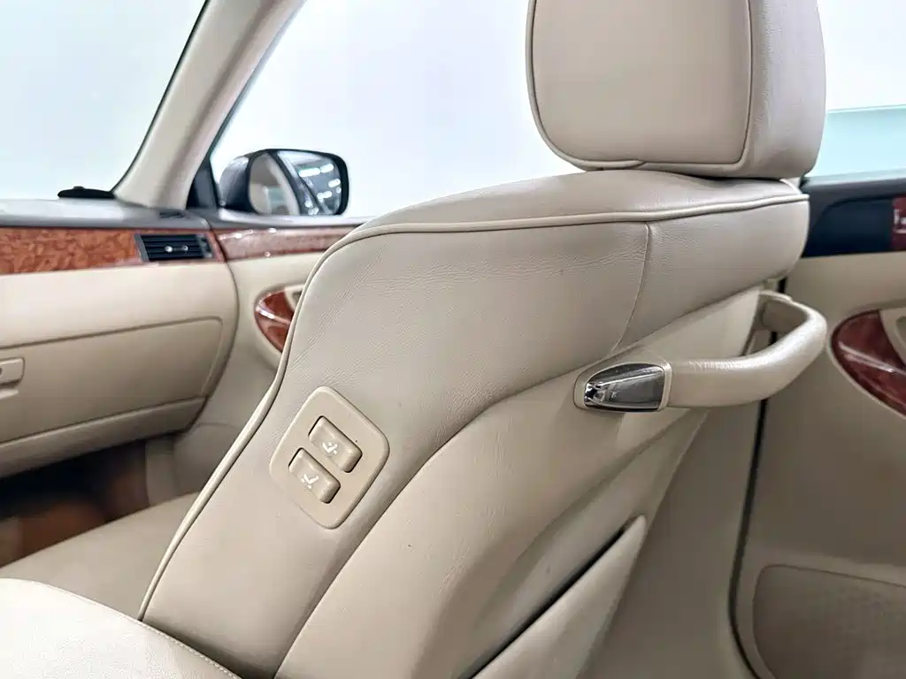Toyota Crown — миниатюра 20
