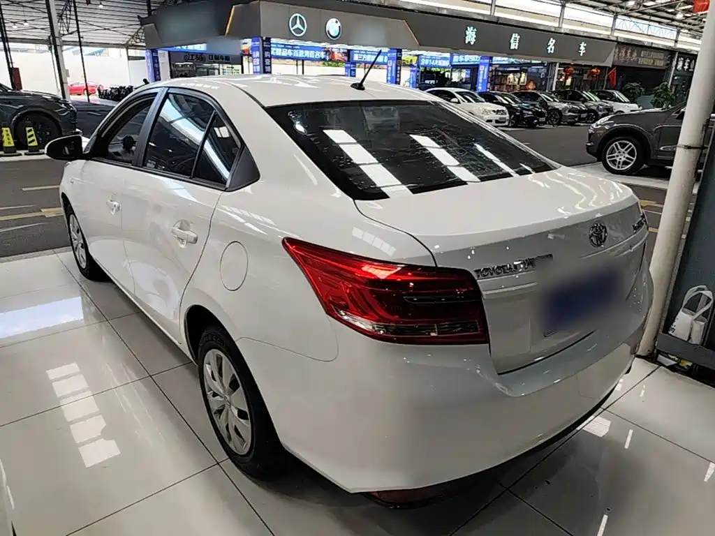Toyota Yaris L — миниатюра 5