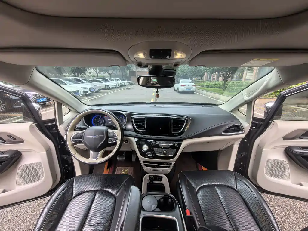 Chrysler Grand Voyager (Import) — миниатюра 13