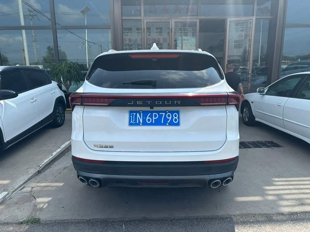 Jetour Jetour X70 PLUS 1.5 л 2023 г. Белый, пробег 38000 км