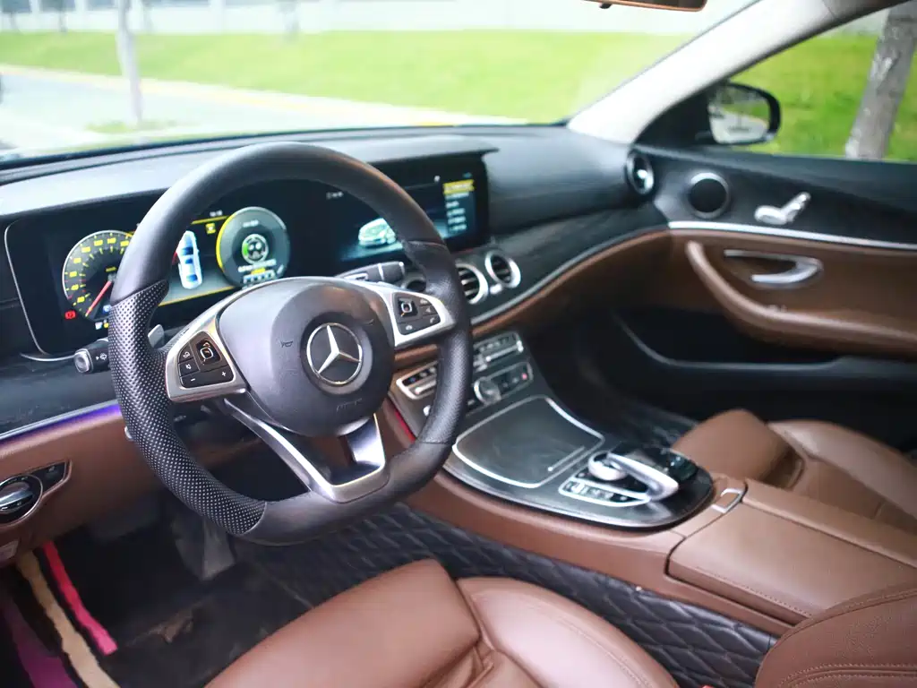 Mercedes-Benz E-Class — миниатюра 7