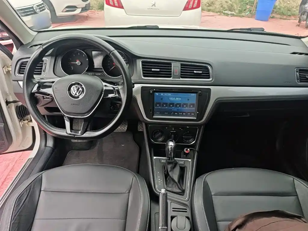 Volkswagen Gran Lavida 2015 1.6L AT Comfort