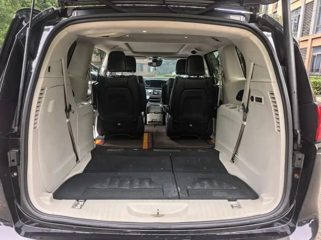 Chrysler Grand Voyager (Import) — миниатюра 18
