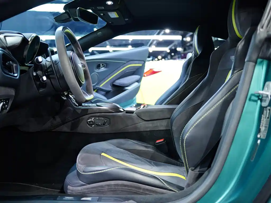Aston Martin V8 Vantage — миниатюра 10