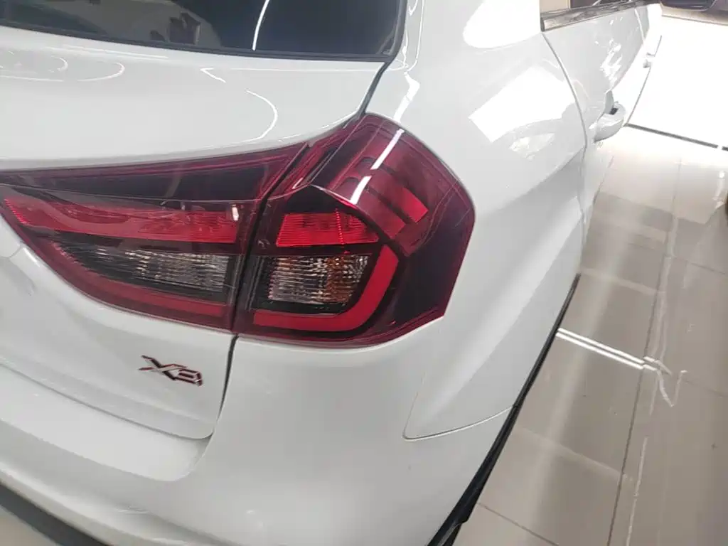 Geely Vision X3 — миниатюра 8