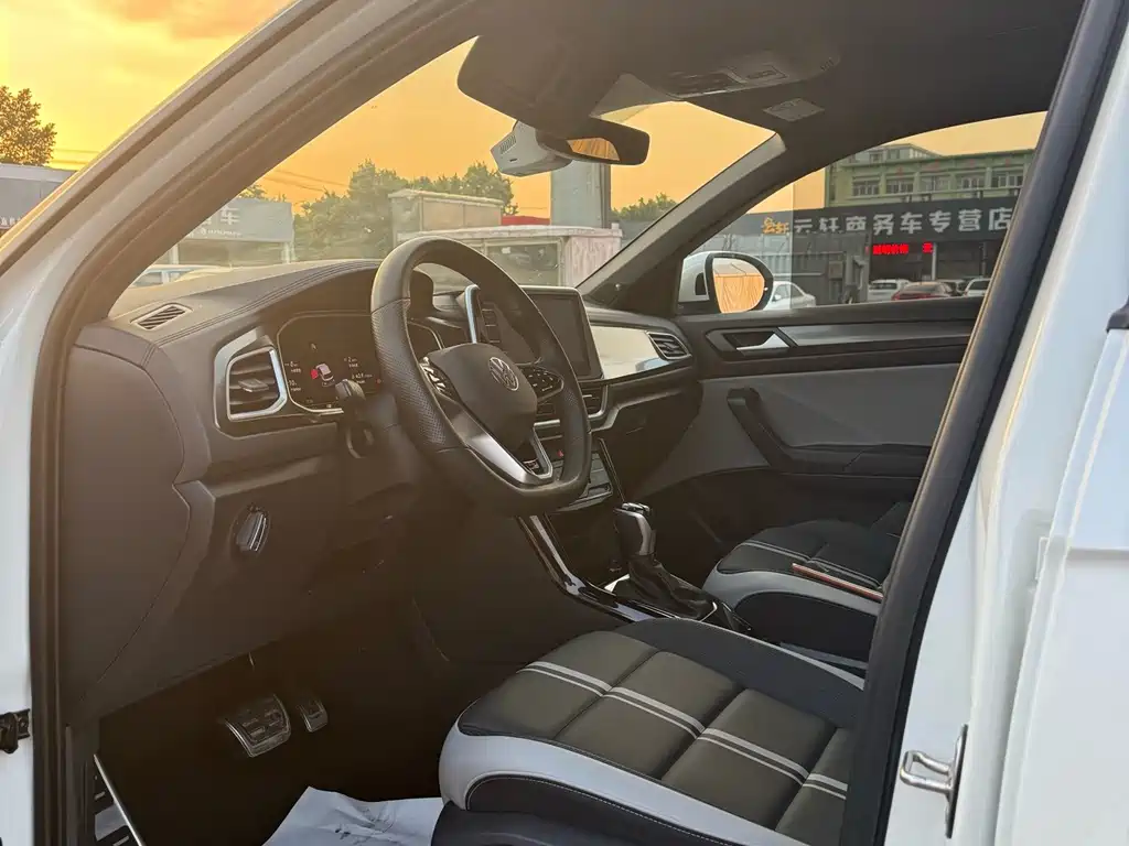 Volkswagen T-Roc — миниатюра 4
