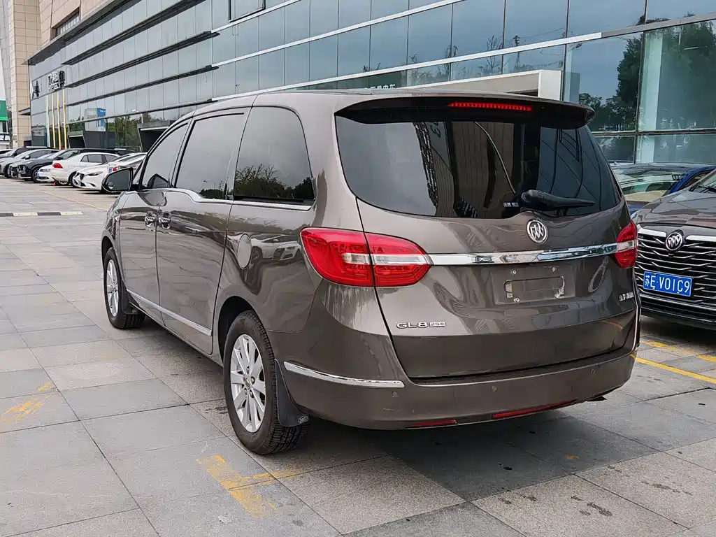 Buick GL8 — миниатюра 10