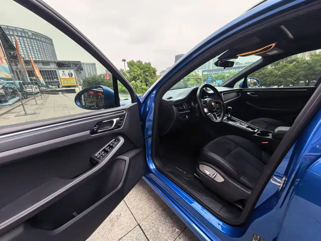 Porsche Macan — миниатюра 5