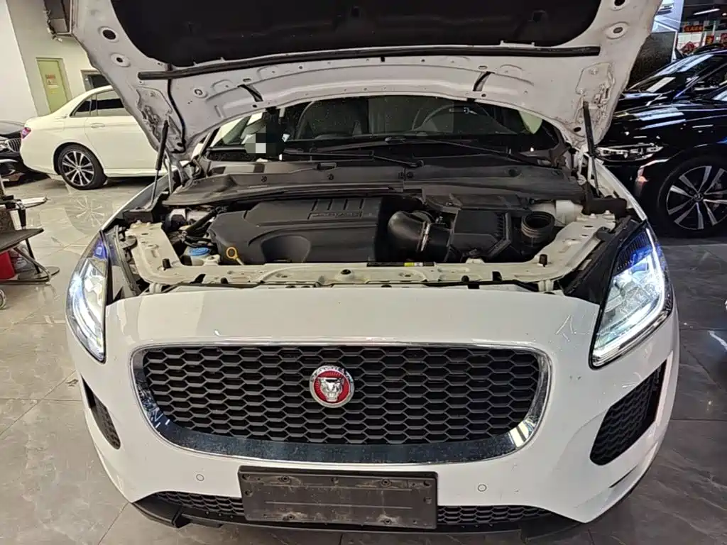 Jaguar E-PACE — миниатюра 20