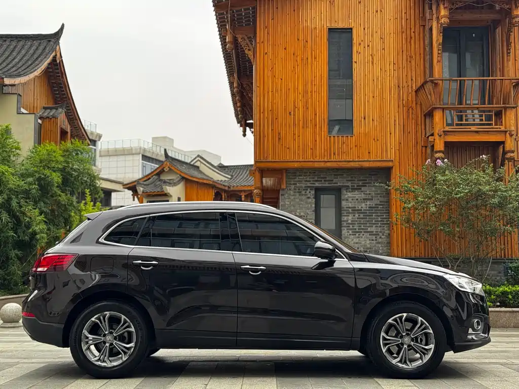 Borgward BX7 — миниатюра 5