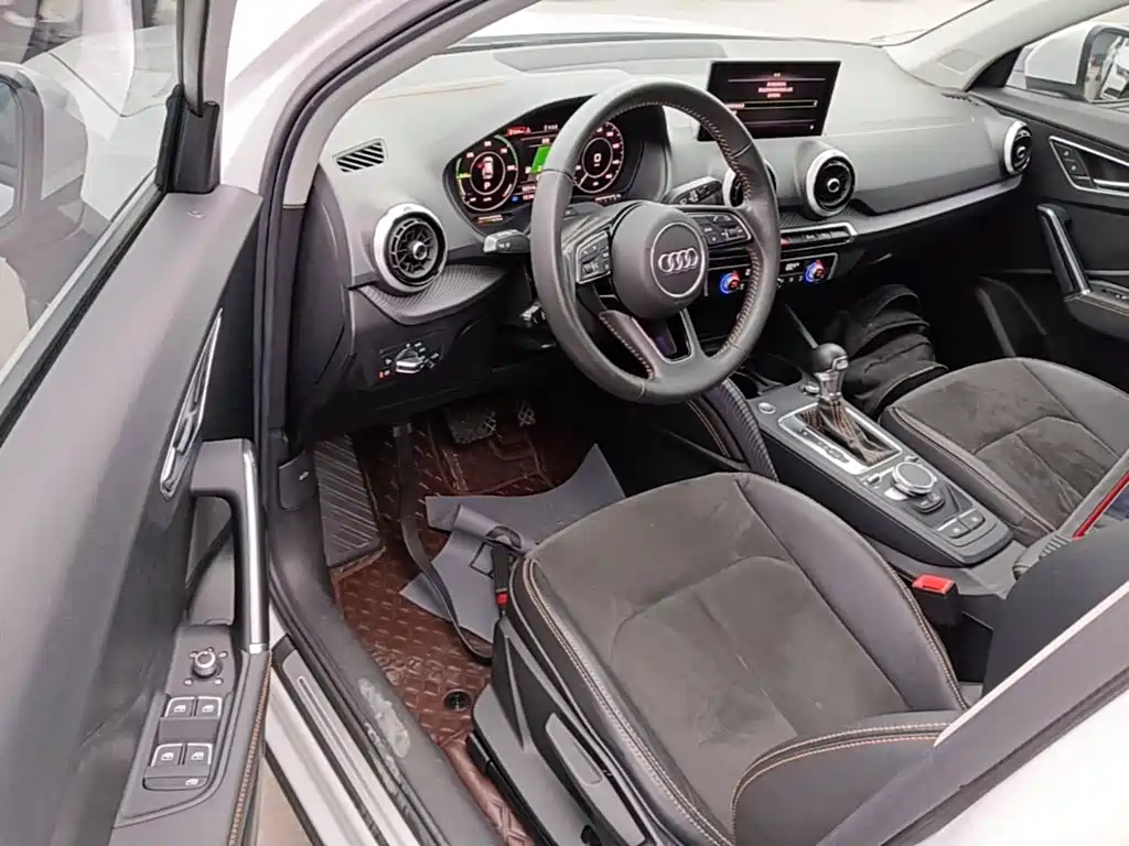 Audi Q2L e-tron — миниатюра 16