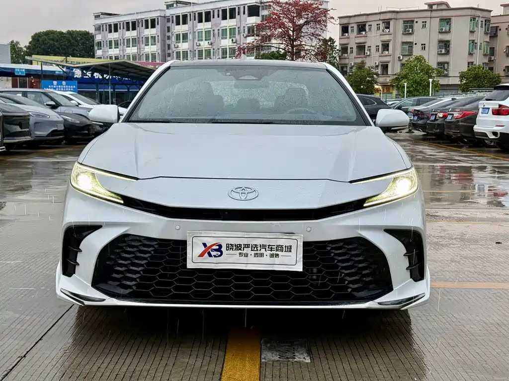 TOYOTA CAMRY