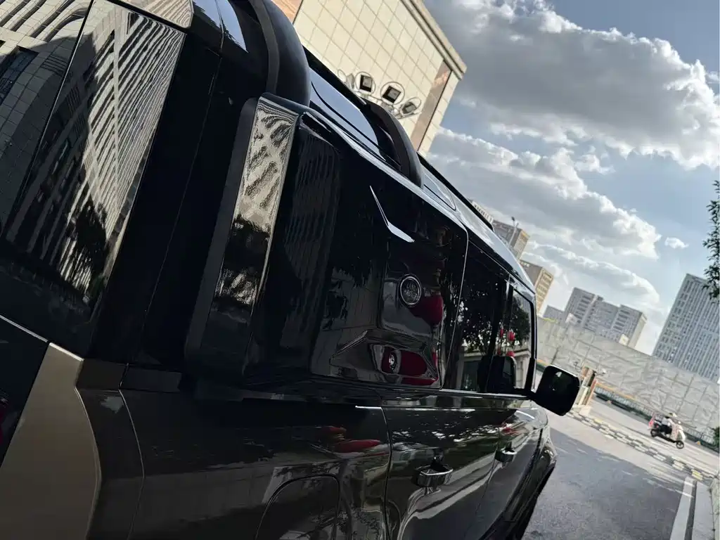 Land Rover Defender — миниатюра 10