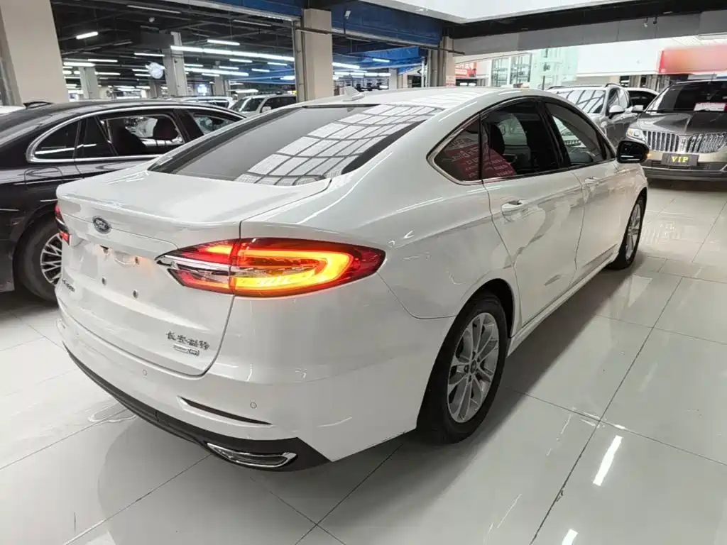 Ford Mondeo — миниатюра 7