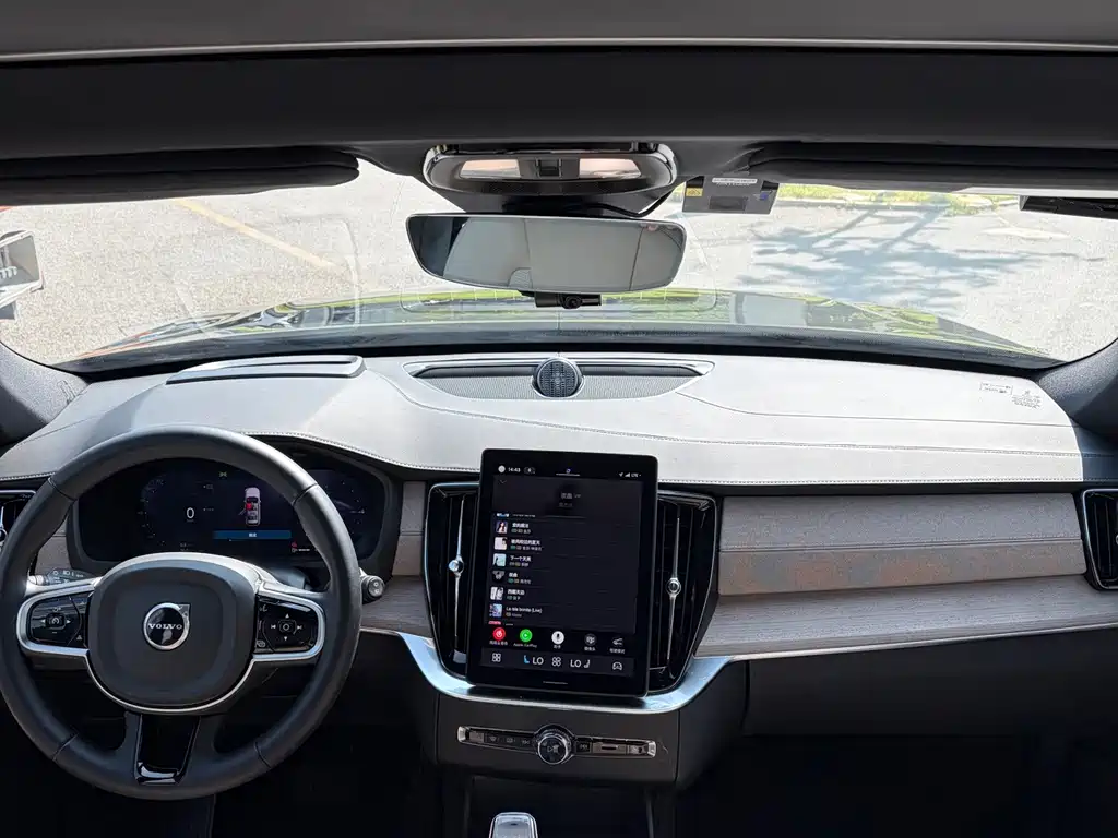 Volvo XC90 PHEV — миниатюра 10