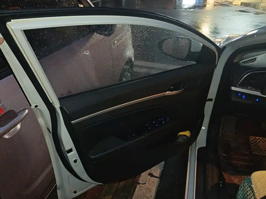 Hyundai Elantra — миниатюра 7