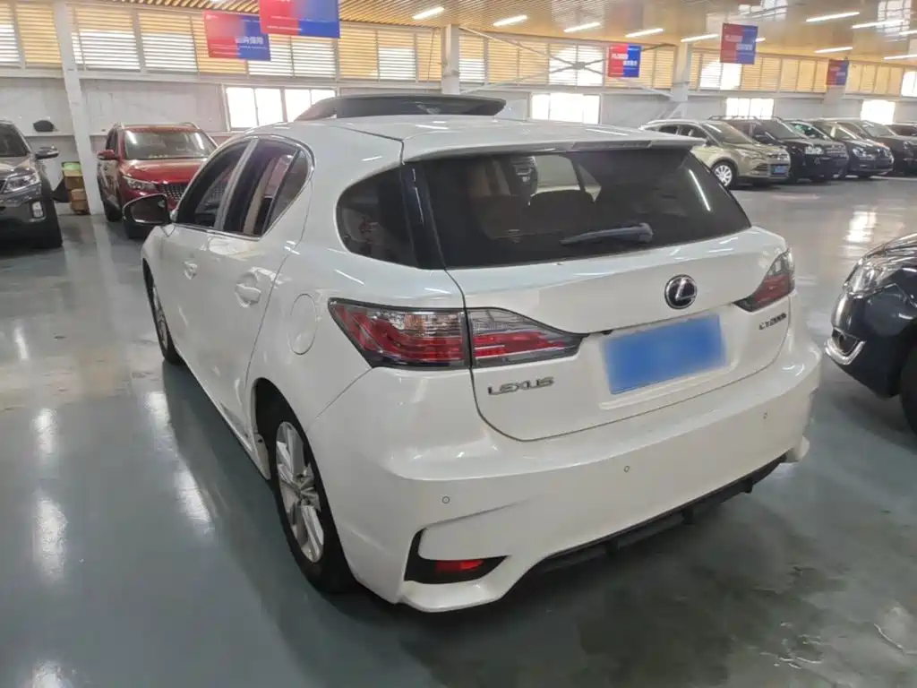 Lexus CT — миниатюра 5