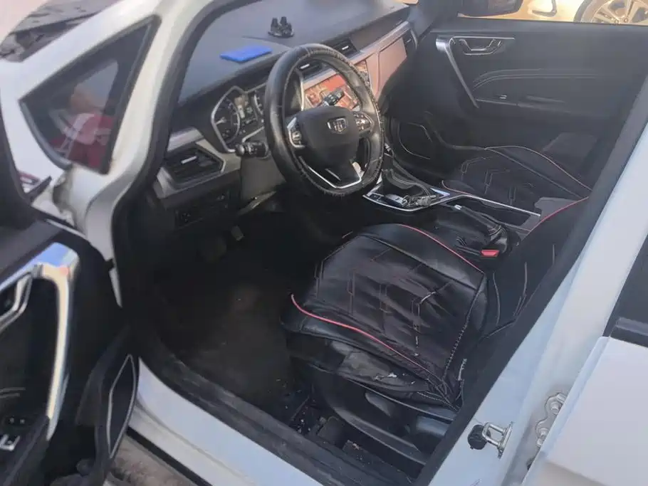 Geely Vision X3 — миниатюра 9