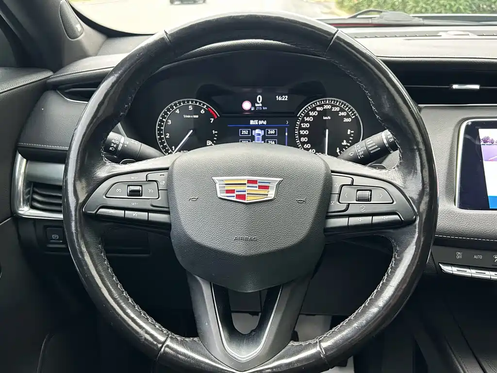 Cadillac XT4 — миниатюра 5
