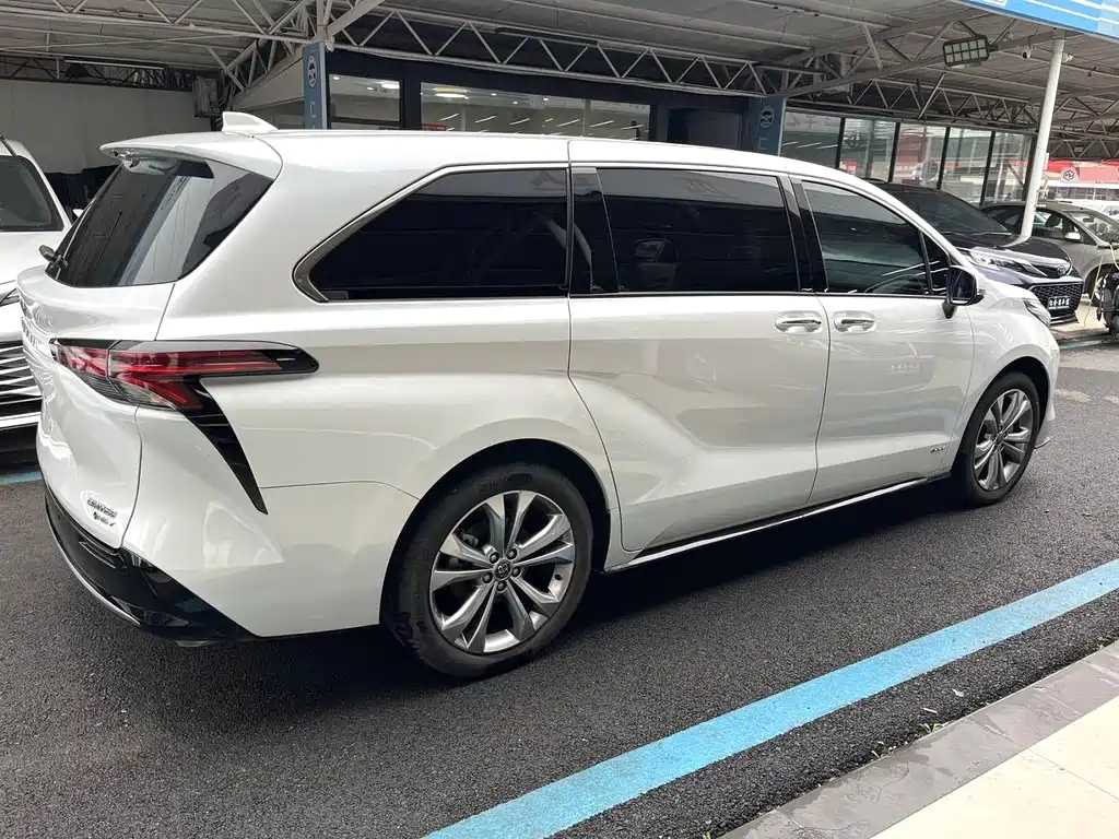 TOYOTA SIENNA