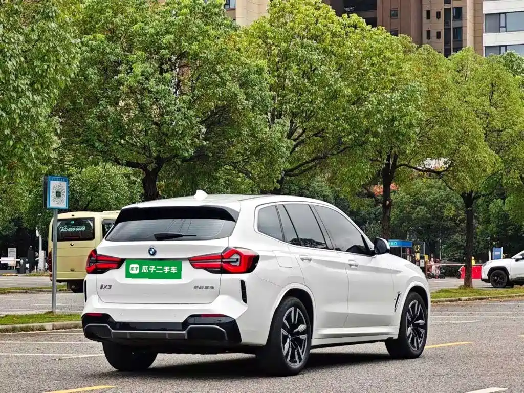 BMW iX3 — миниатюра 7