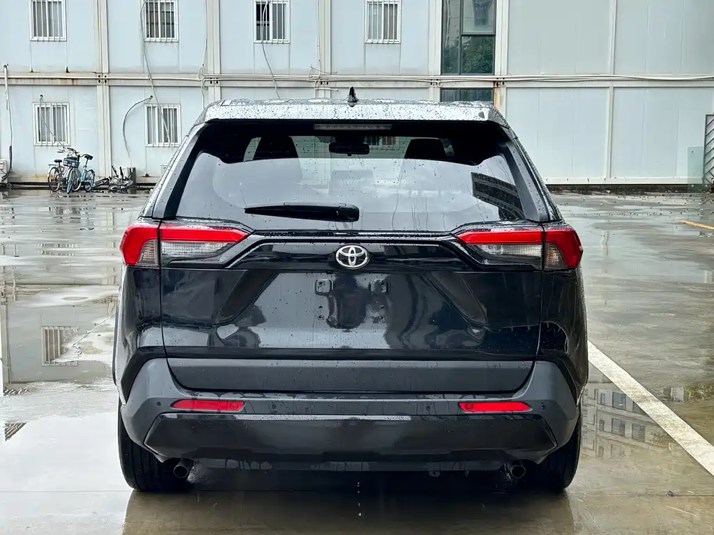 Toyota RAV4 2023 2.0L CVT Plus