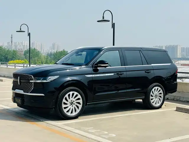 Lincoln Navigator